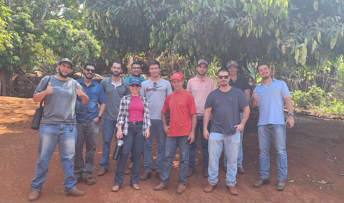 Alunos de Agronomia Visitaram Produção de Abacate e Goiaba em Jardinópolis